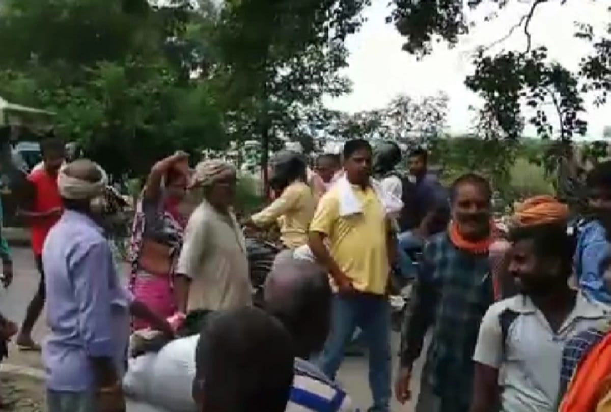 Flood victims protest against BJP MLA in Gorakhpur