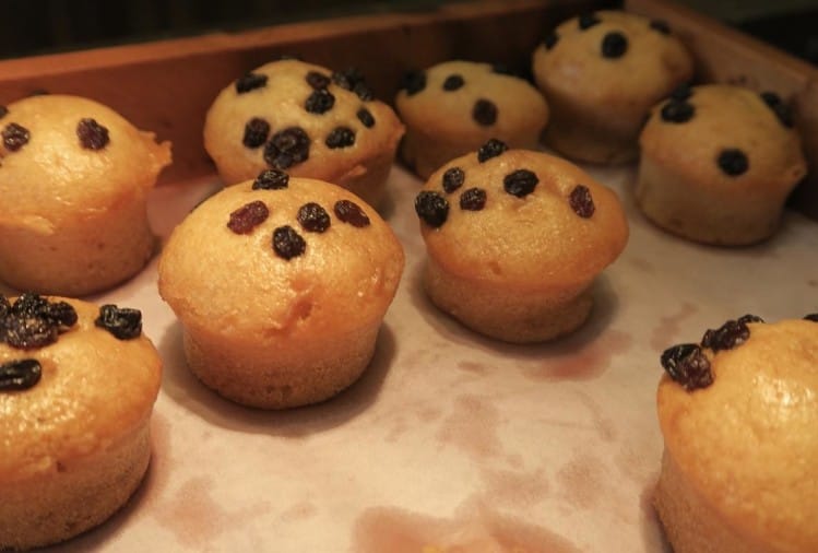 Baby Foods For Travelबच्चों के साथ कर रहीं यात्रा तो इन फूड आइटम्स को