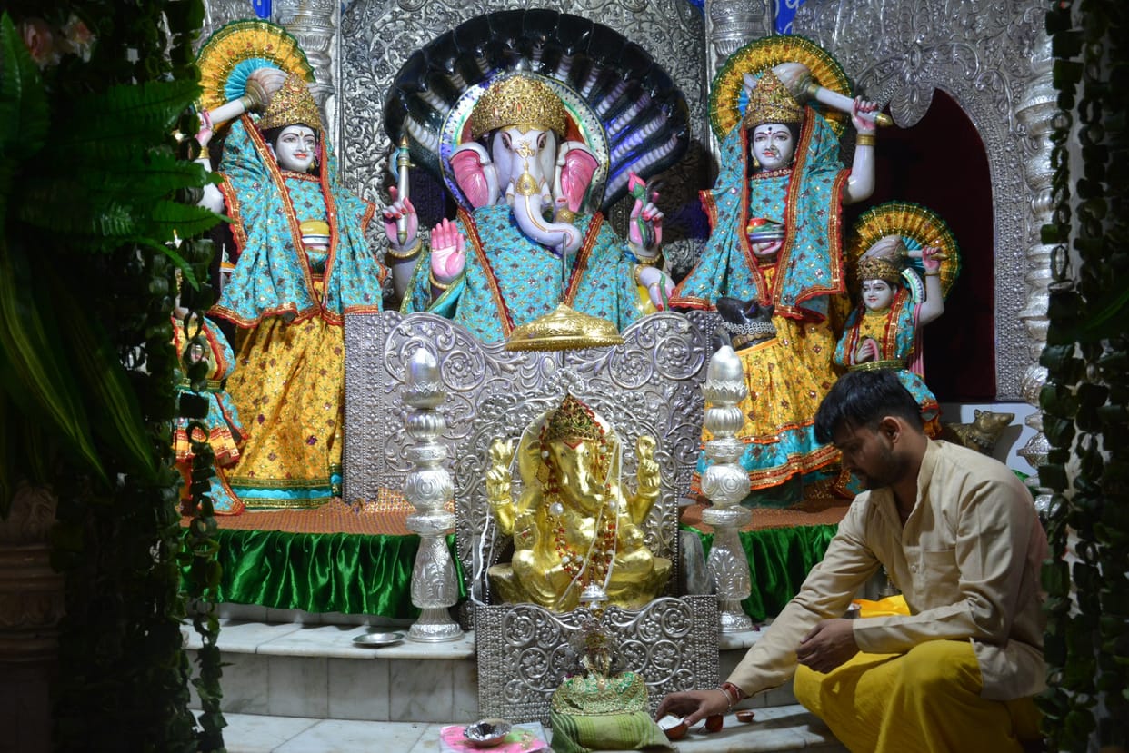 Ganpati Bappa will be seated in homes