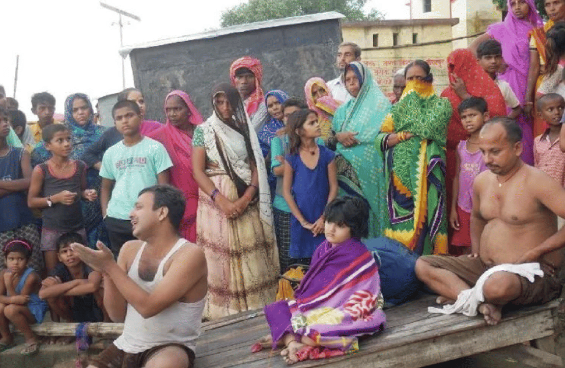 Mirzapur Boat Accident update one chiild deadbody found five another still missing three Helpless families get lifelong pain
