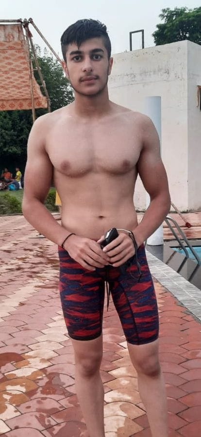 Father used to take swimming pool on the pretext of bathing, son won gold in swimming