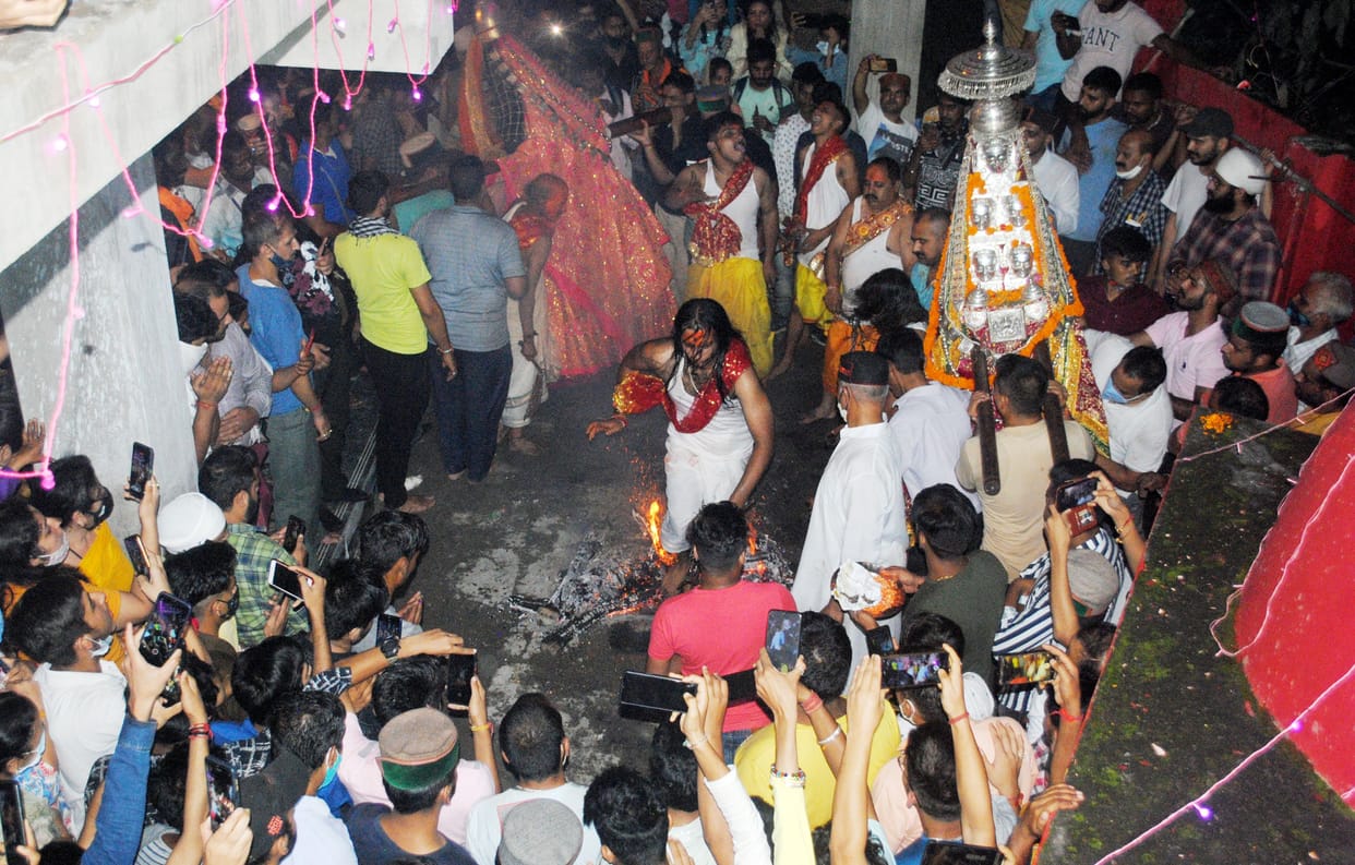 walked on coal in mandi chamunda mandir