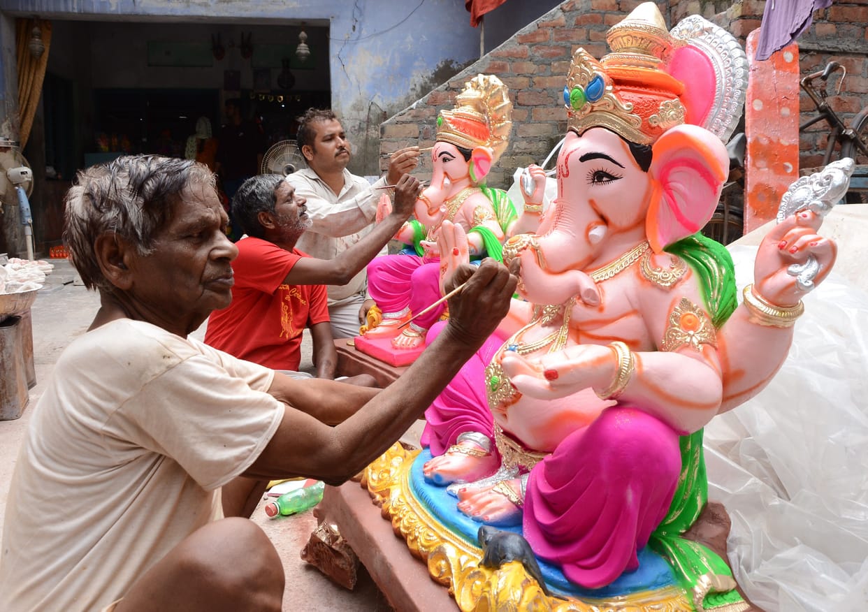 ganpat's family making statue of lord ganesha from 73 year in Bhiwani