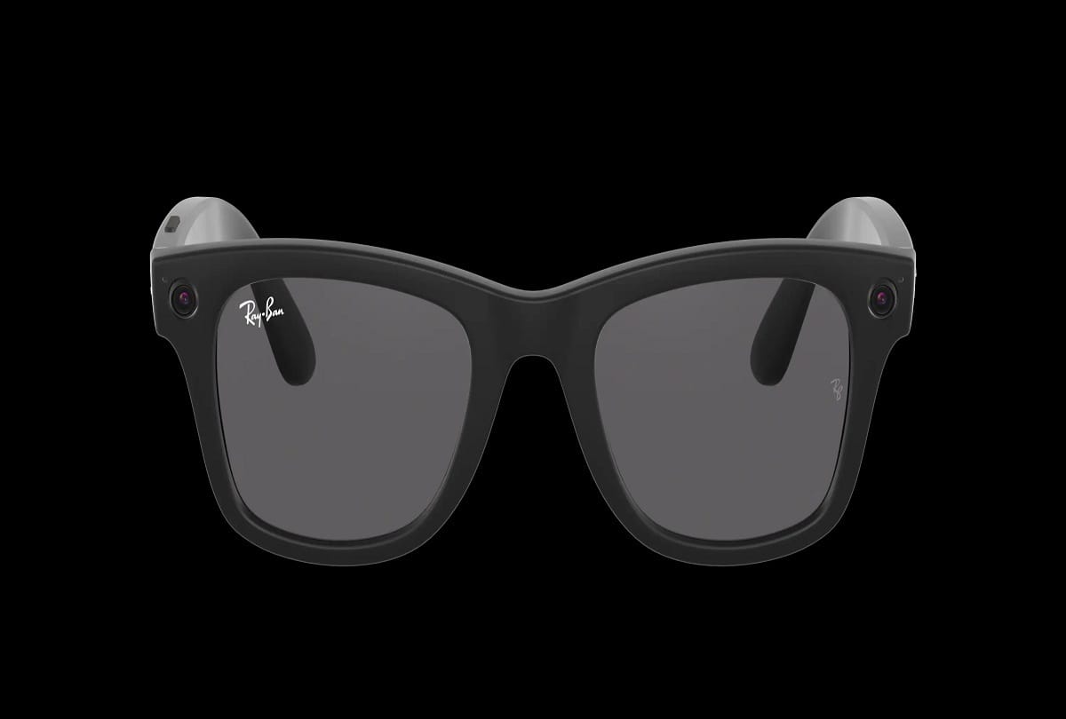 Facebook made camera glasses with Ray Ban question on privacy is rising