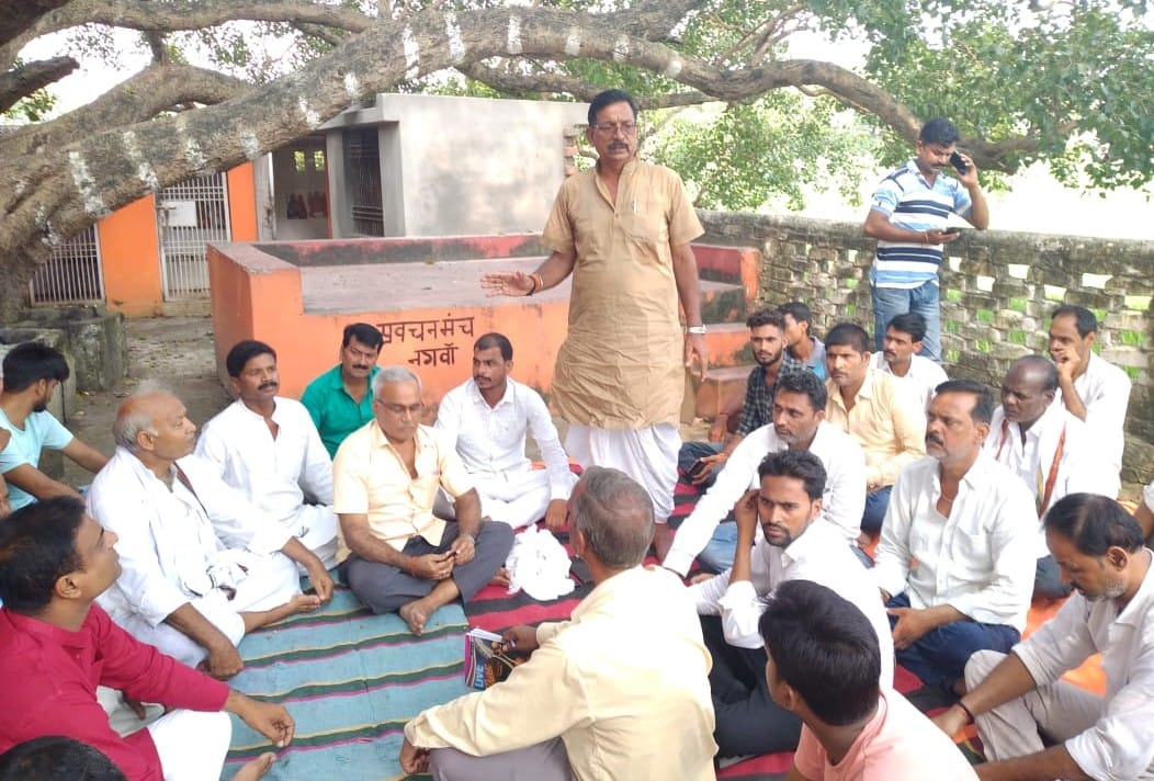 katahal naale ke paanee se kisaan ho rahe barbaad