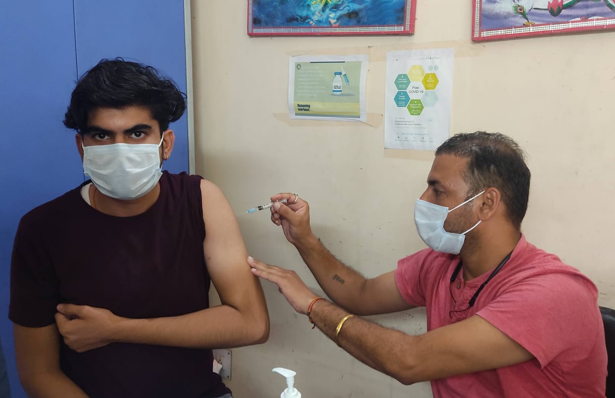 Daily drive run in Papiha Park, vaccine will be available till eight o'clock in the night