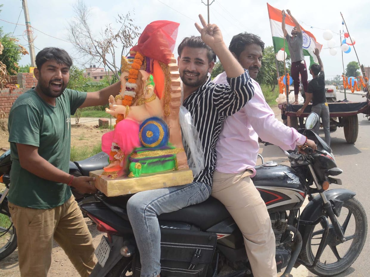 House-to-house Ganpati, a procession taken out in the city and countryside