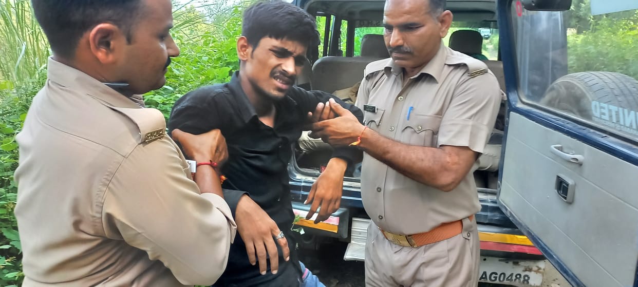 Criminal injured in encounter