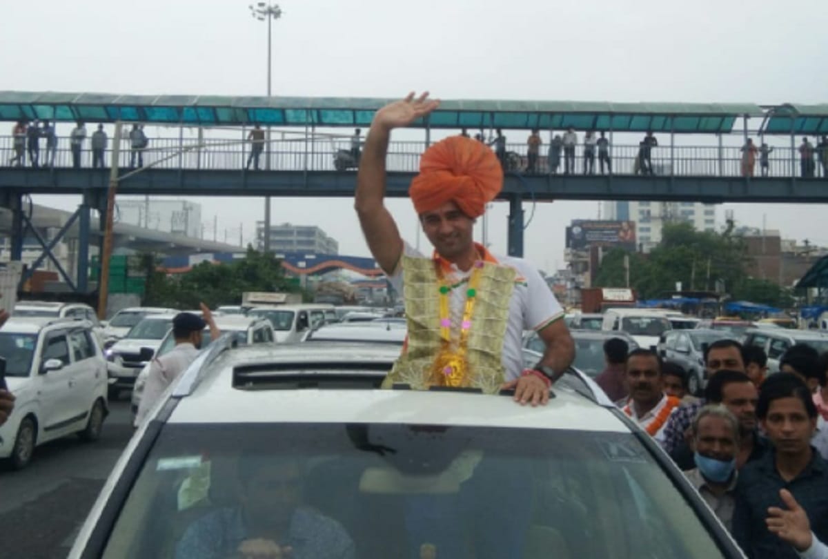 grand welcome olympion manish and singhraj adhana in faridabad