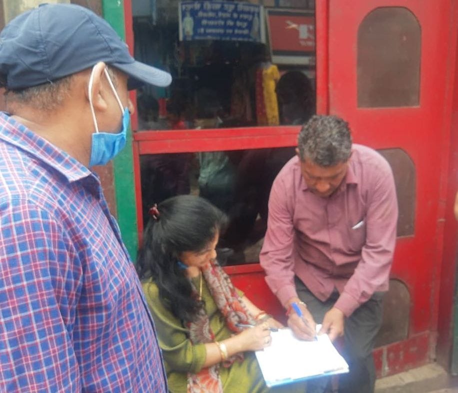 Notice to nine shopkeepers for using dirt and plastic