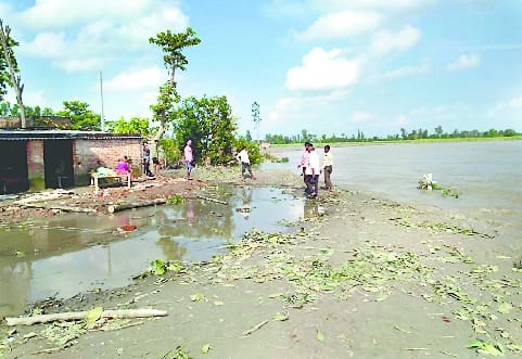 Flood situation in the district intensified due to the decrease in the normal water level