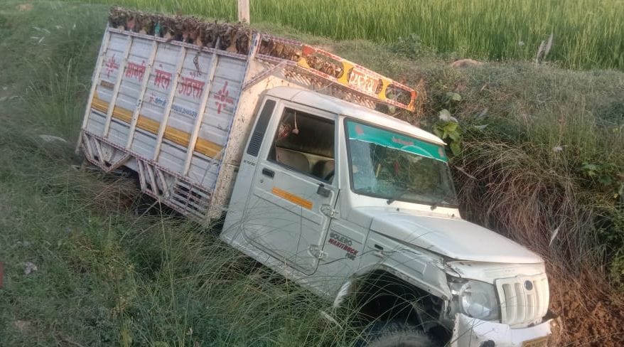 Bike riding youth dies due to uncontrollable pickup