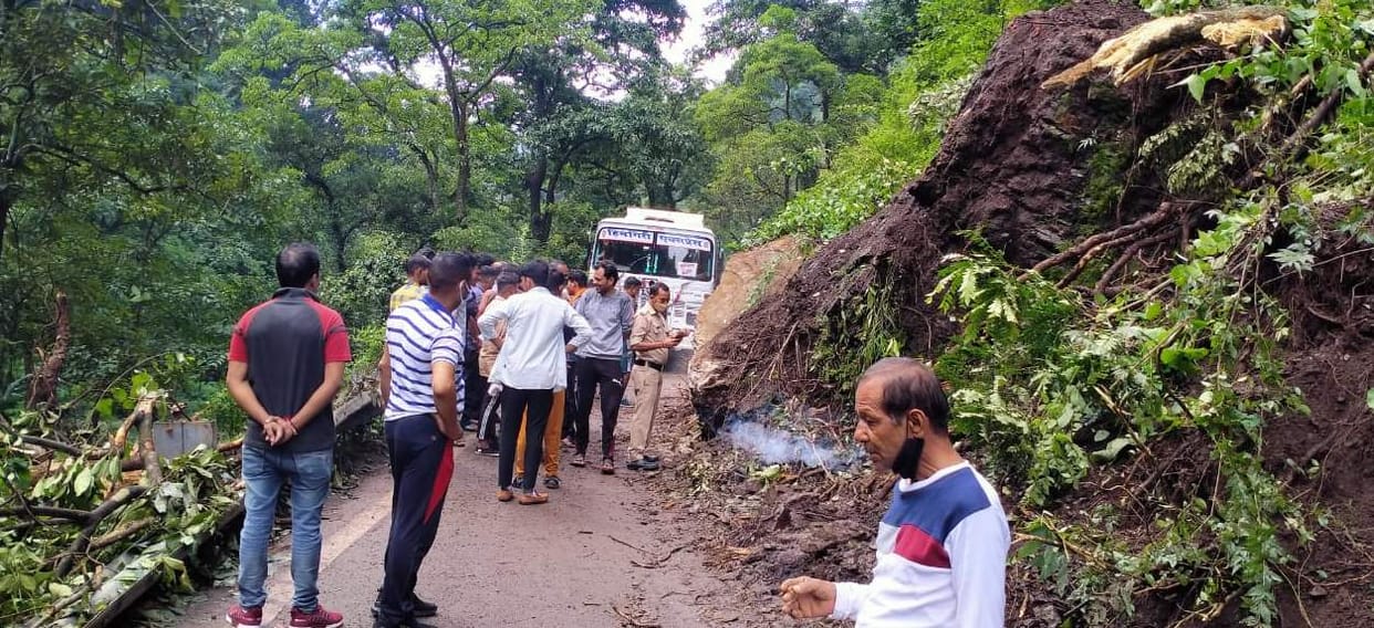 Highway remained closed for hours near Fatehpur