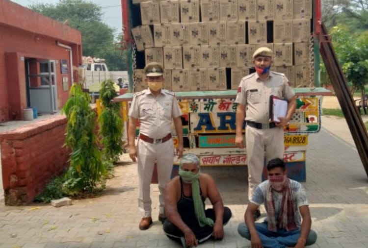 1000 carton of English liquor recovered when Police caught truck in Charkhi Dadri