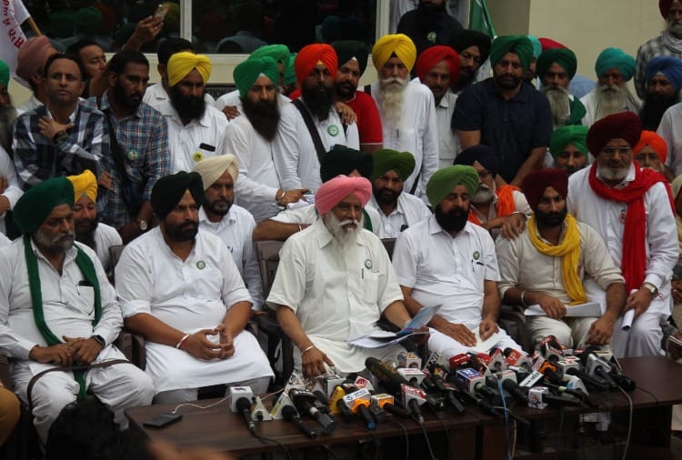 Meeting held between 32 farmer unions and six political parties in Chandigarh