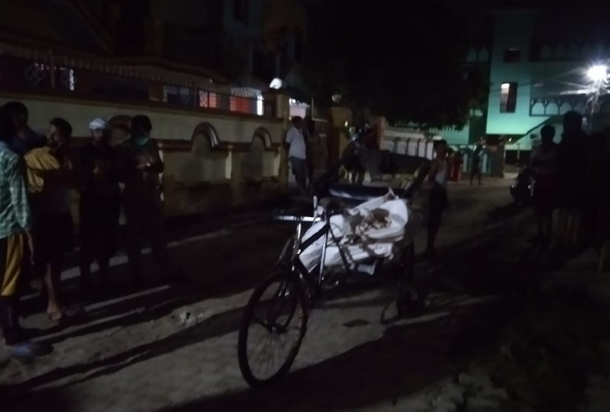police confused after got dead body of driver companion not found on rickshaw