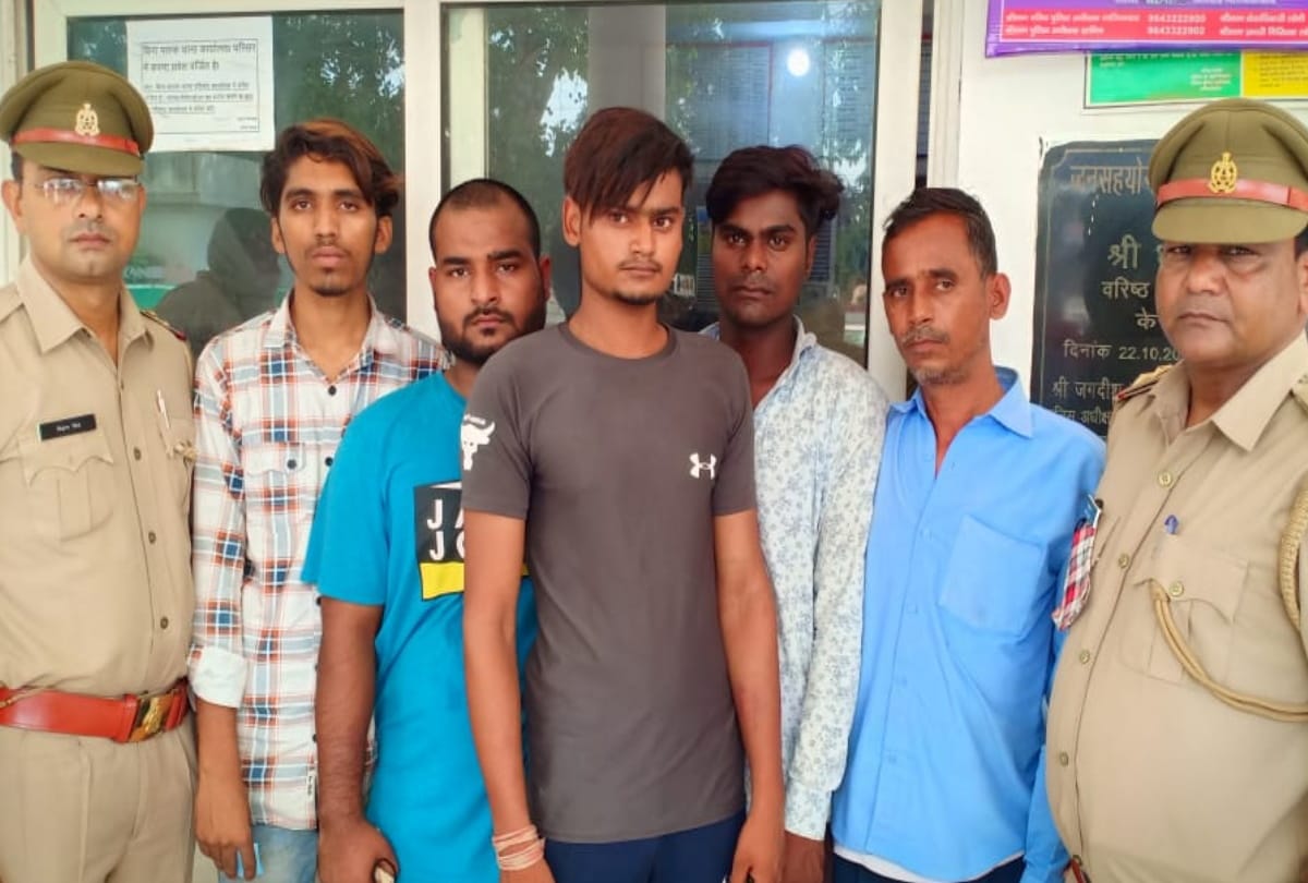 Ghaziabad interstate gang 5 members arrested doing fraud in the name of selling and buying car on olx by wearing fake police uniform
