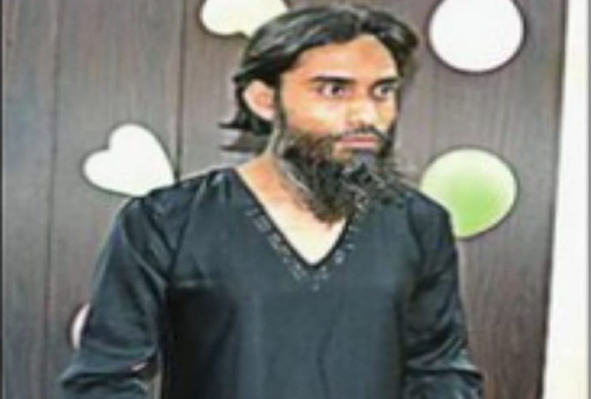 doctor driver enters female ward in burqa and salwar-kurta in kanpur Youth caught wearing burqa in district hospital