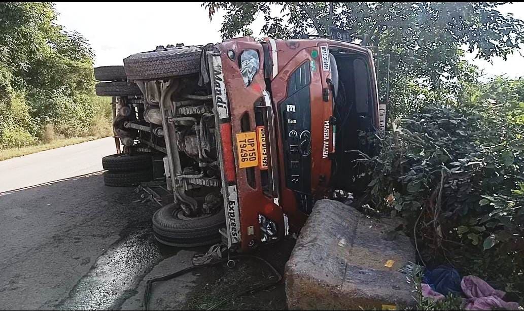 One person died in Car-Canter-Truck collision on Chandigarh-Manali NH near Swarghat in Bilaspur