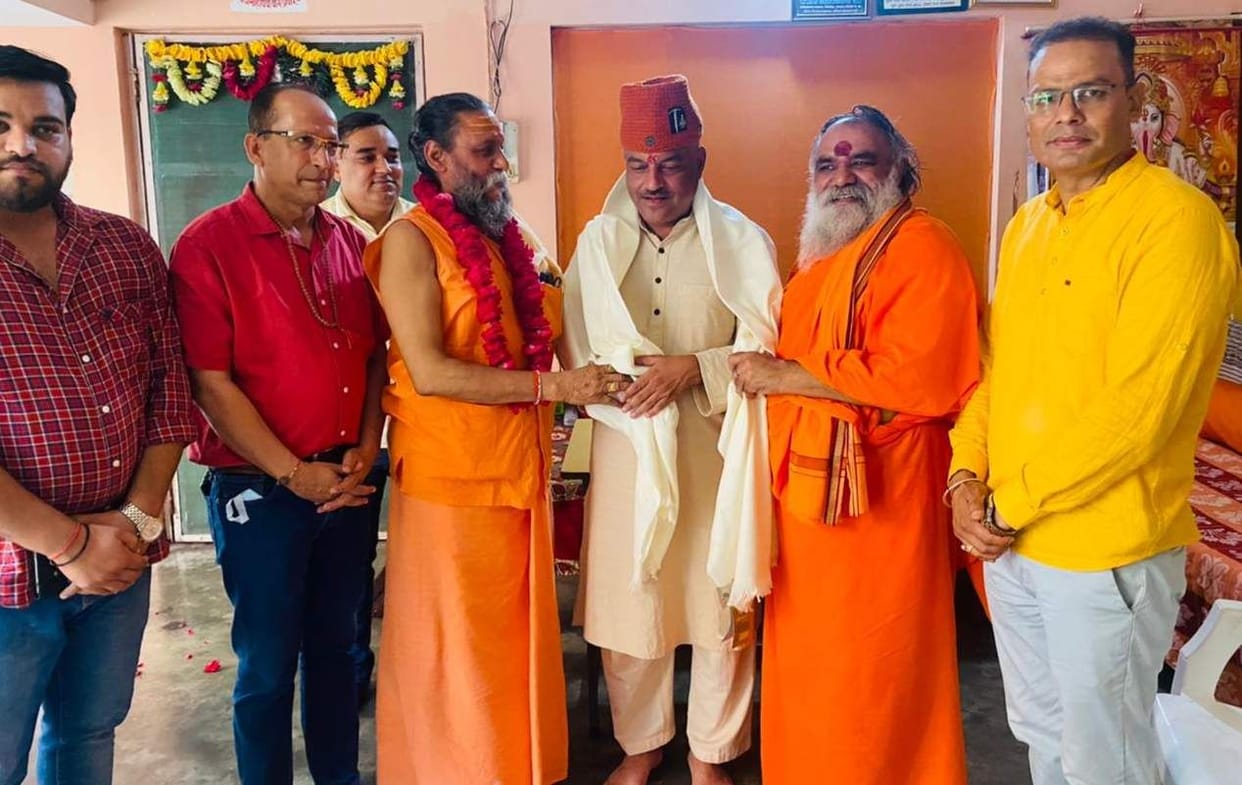 Colonel Ajay Kothiyal took blessings from saints