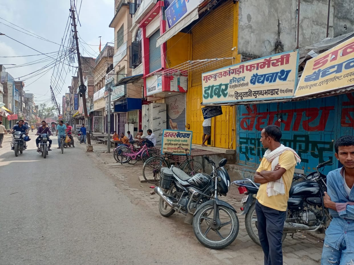 Student curfew imposed in ballia today showing big effect shops closed in city to village against corruption in district hospital