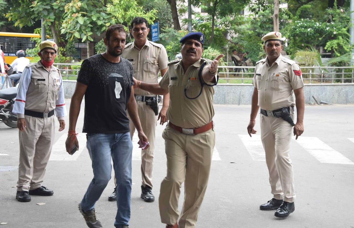 Police PCR found in no-parking zone, traffic DSP removed