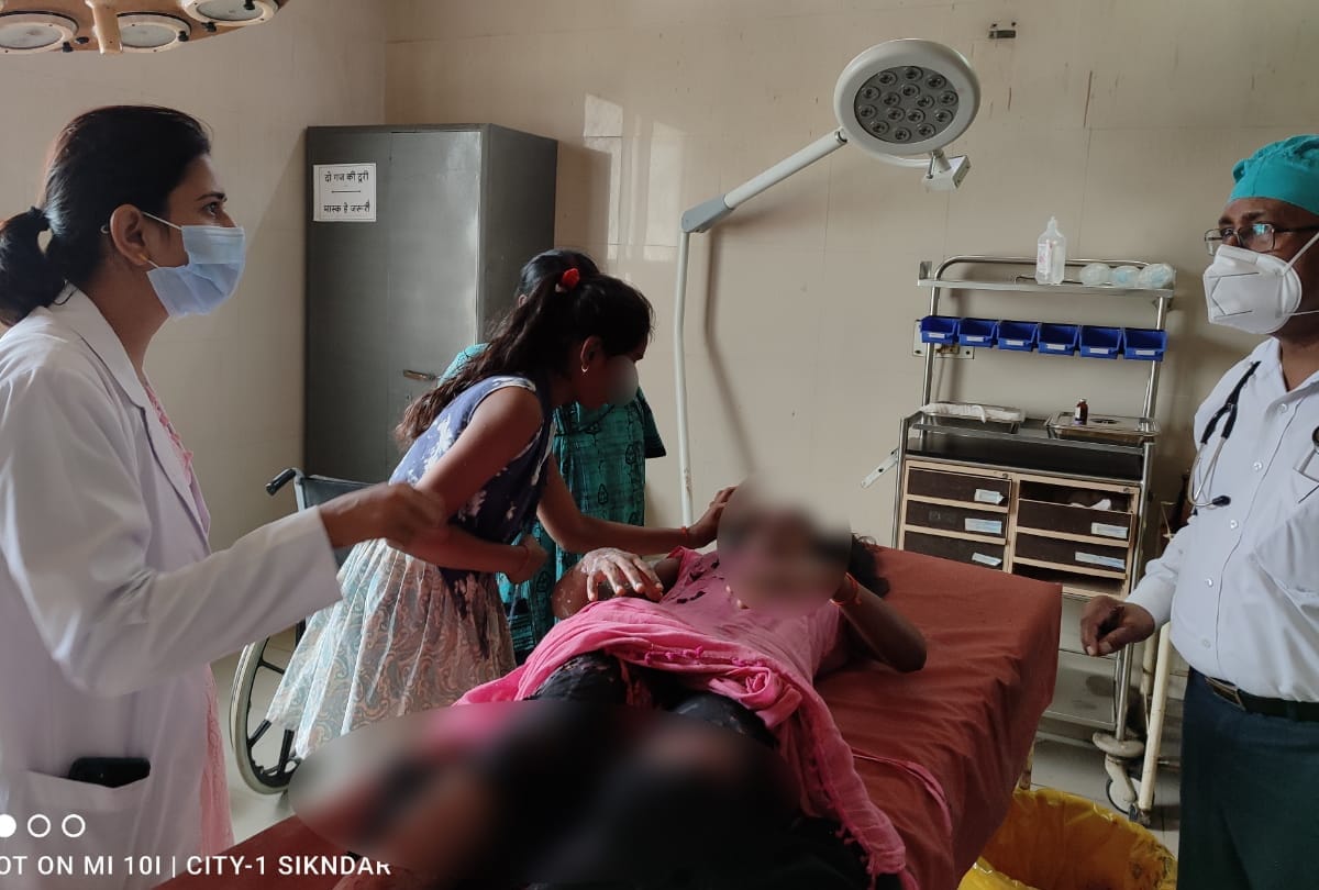 Husband threw acid on daughter and wife in Gorakhpur