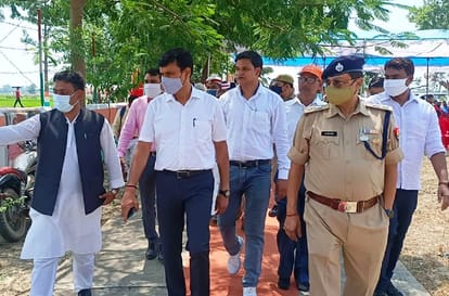 Ghazipur: Martyrdom Day celebrated in the native village of Param Vir Chakra winner Veer Abdul Hameed, Deputy CM Dinesh Sharma gave virtual address