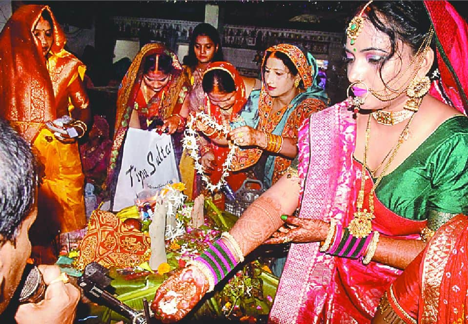 Hartalika Teej 2021 varanasi Festive atmosphere in temples and ghats of kashi see photos