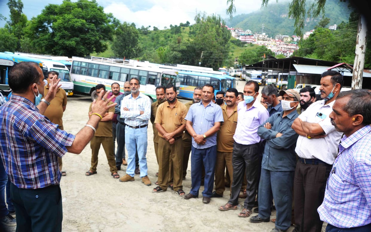 HRTC employees organised gate meeting in Solan over pending demands warns Himachal secretariat gherao