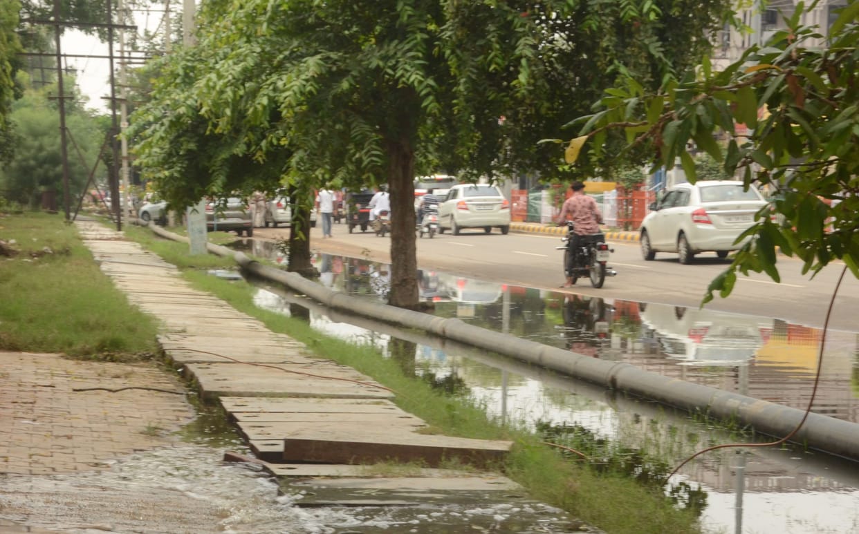 City sewerage system with the help of lifting