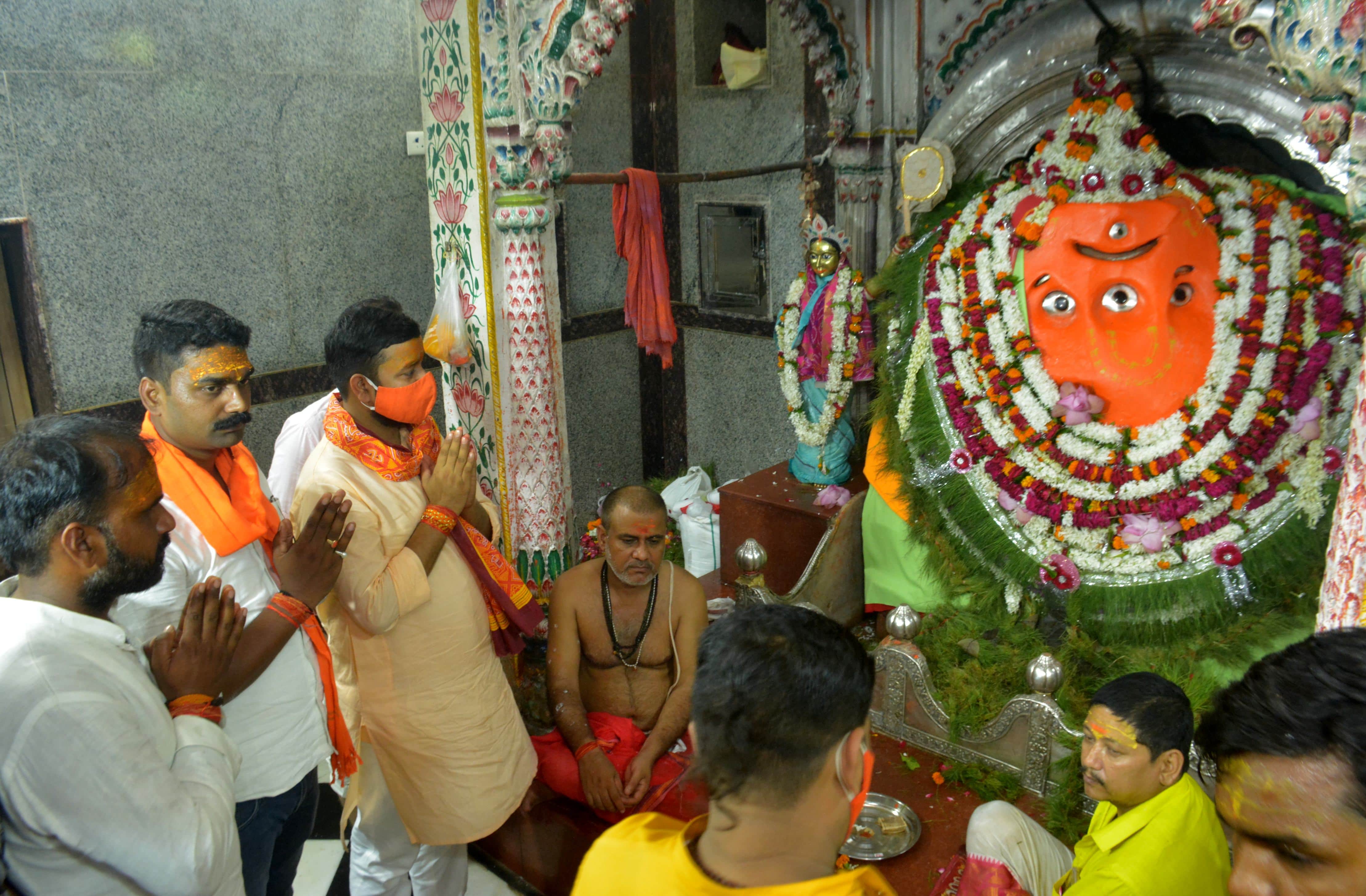 Varanasi: Vighnaharta established house to house in the city of Shiva, temples worshiped under corona protocol