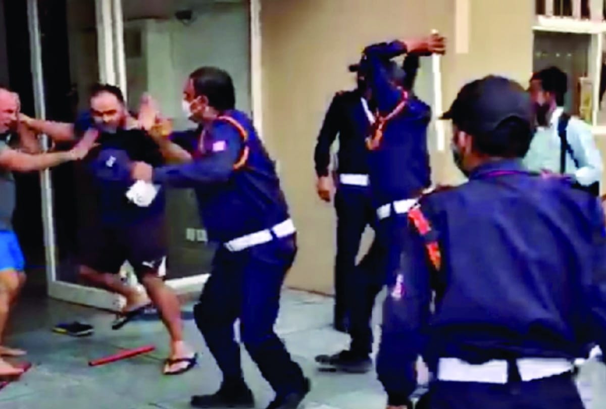 Noida lotus boulevard society security guard attack man and his son supervisor and seven other arrested read detail