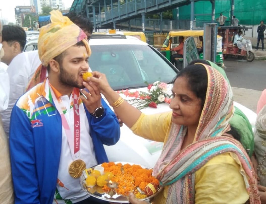 grand welcome olympion manish and singhraj adhana in faridabad