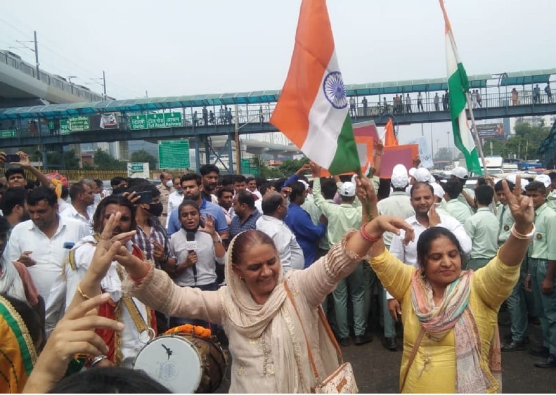 grand welcome olympion manish and singhraj adhana in faridabad