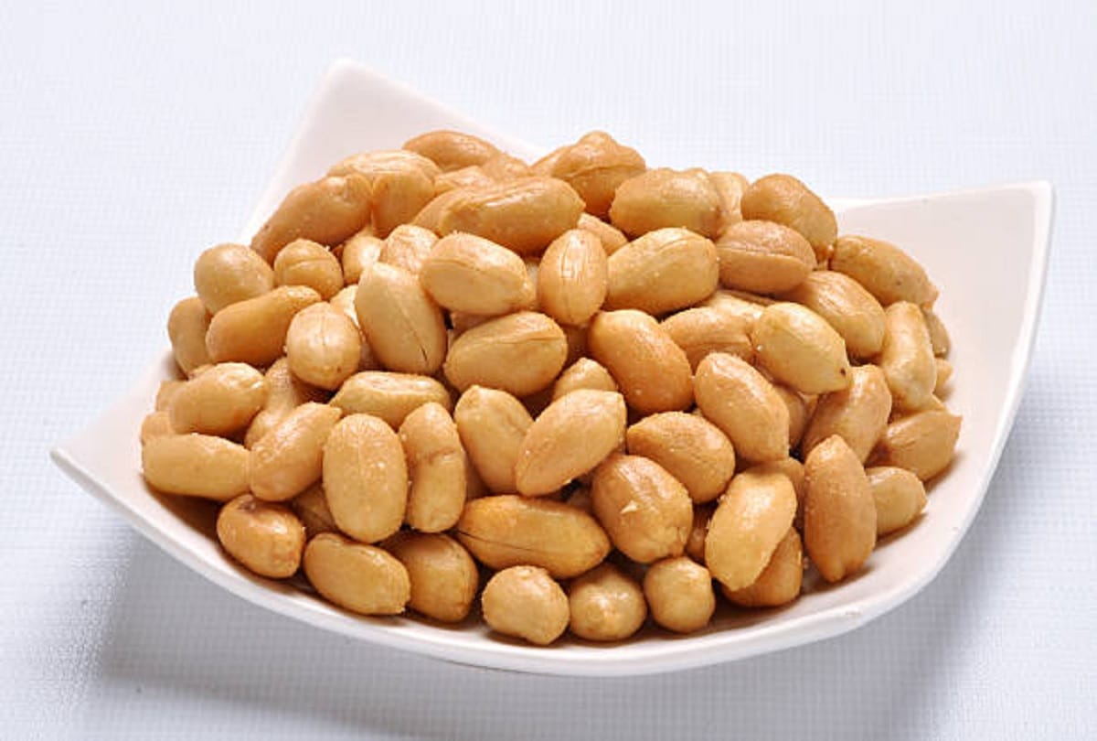 peanut benefits in hindi,  Peanuts may lower cardiovascular risk