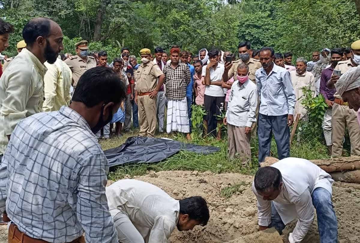UP: After two and half months in Hardoi a body was taken out of the grave for post-mortem