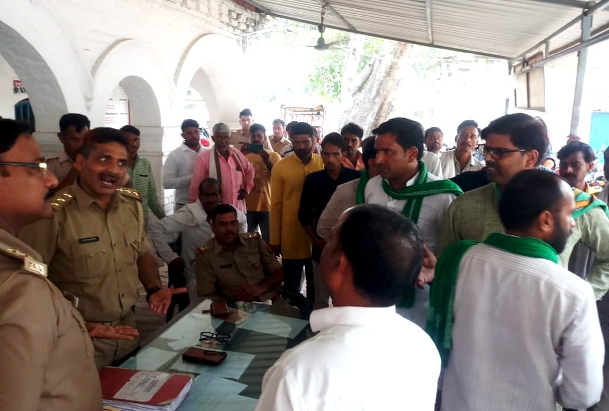 bku kisan leaders protest against police in firozabad