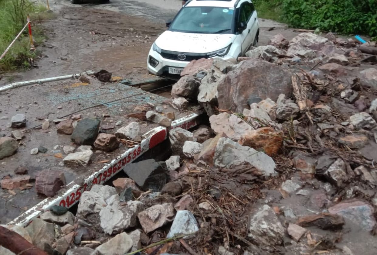 Vehicle hit by landslide on Jammu-Srinagar highway, one killed, three injured, traffic affected