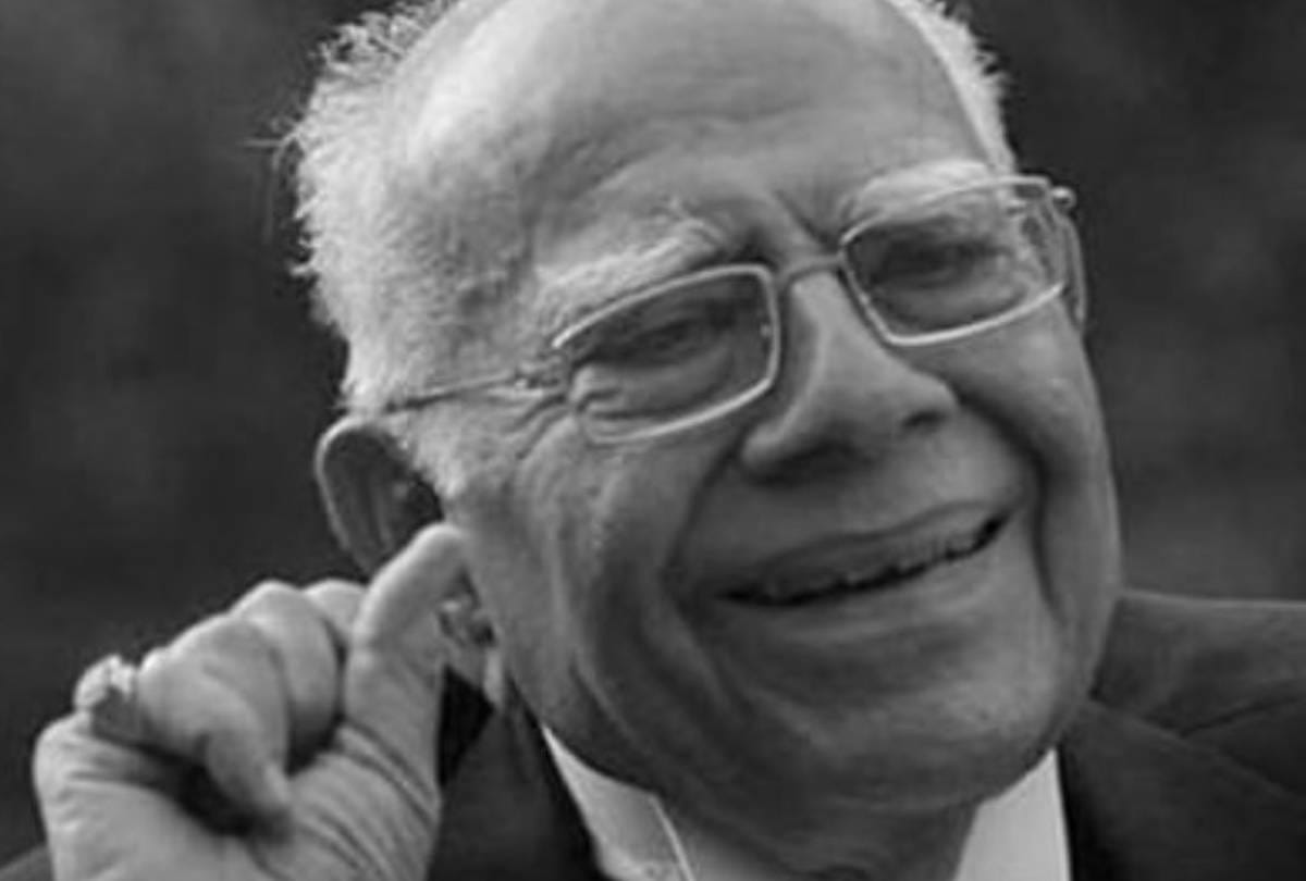 Today celebrity lifestyle Ram Jethmalani became the most expensive and famous lawyer of the country with a fee of Rs one rupees
