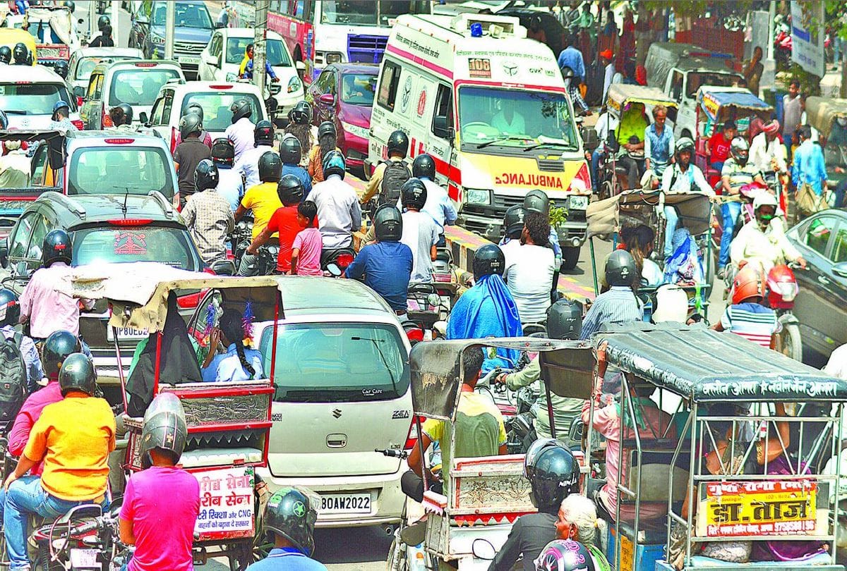 people face problem of traffic jam in agra