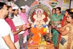 शाहजहांपुर में भगवान श्री गणेश की मूर्ति की पूजा अर्चना करते श्रद्धालु । संवाद
