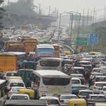 धौलाकुआं के पास लगा जाम।