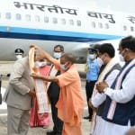 President Ramnath Kovind In Prayagraj : राष्ट्रपति रामनाथ कोविंद का पोलो ग्राउंड पर स्वागत करते मुख्यमंत्री योगी आदित्यनाथ।