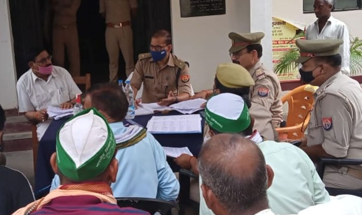 ASP listen complaints at thana diwas