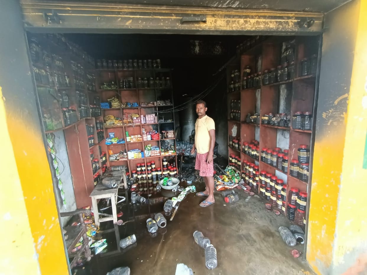 Grocery shop-godown fire due to short circuit