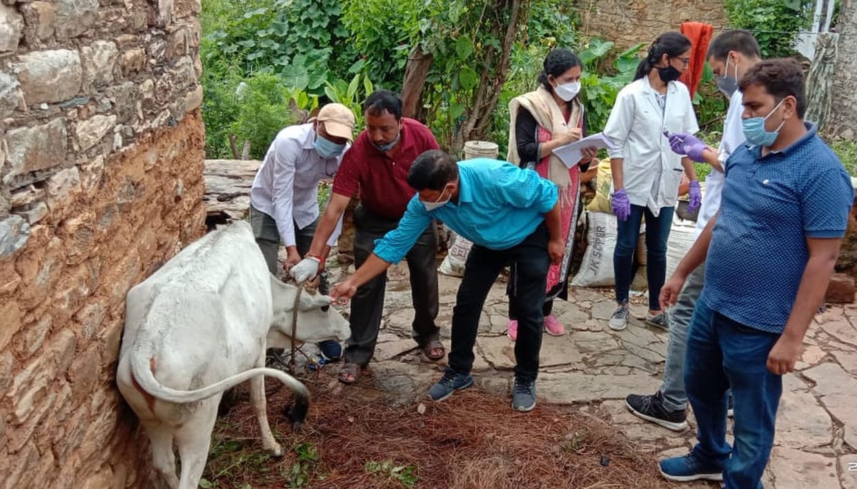 Vaccinator in Boraro Vally