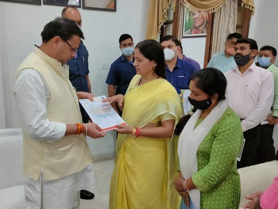 Mayor received from Chief Minister for transfer of land of trenching ground
