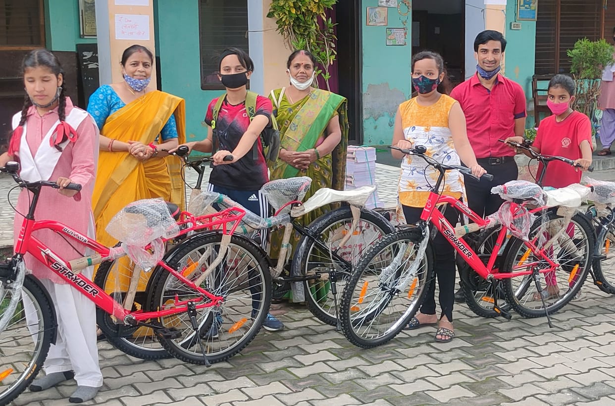 Retired teacher Usha Rawat gave cycles to four girl students