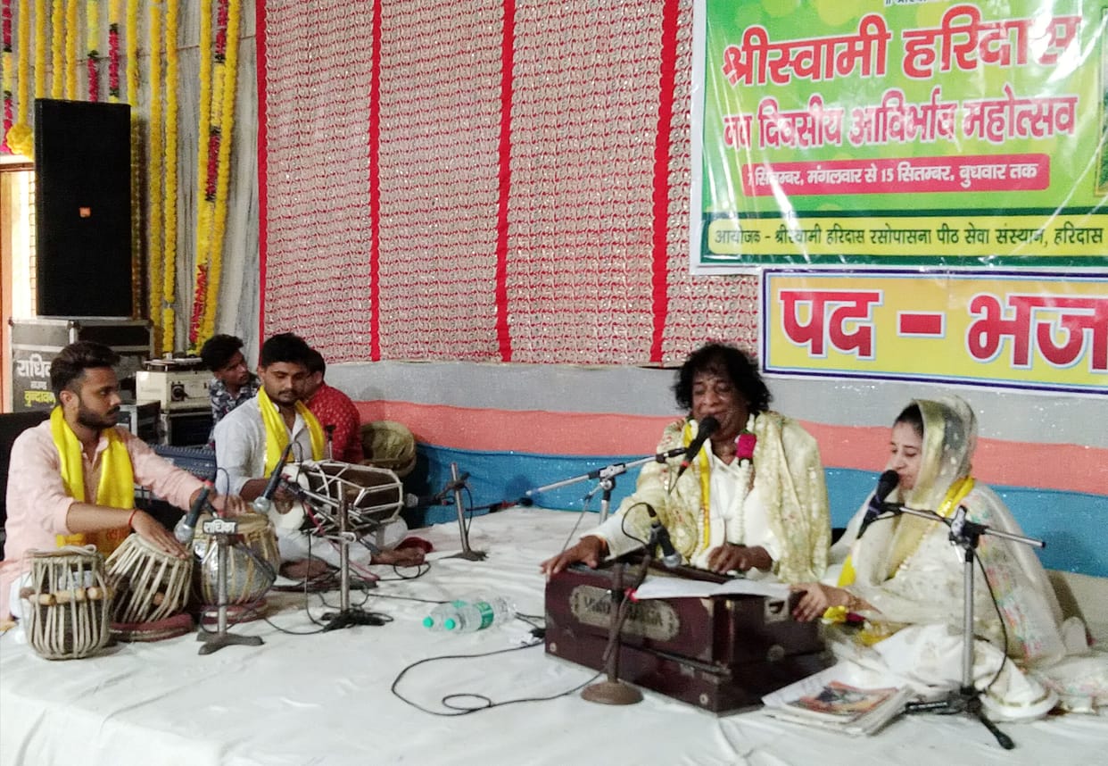 Mathura: Shyam Dhamak jumped into Yamuna in Gokul...